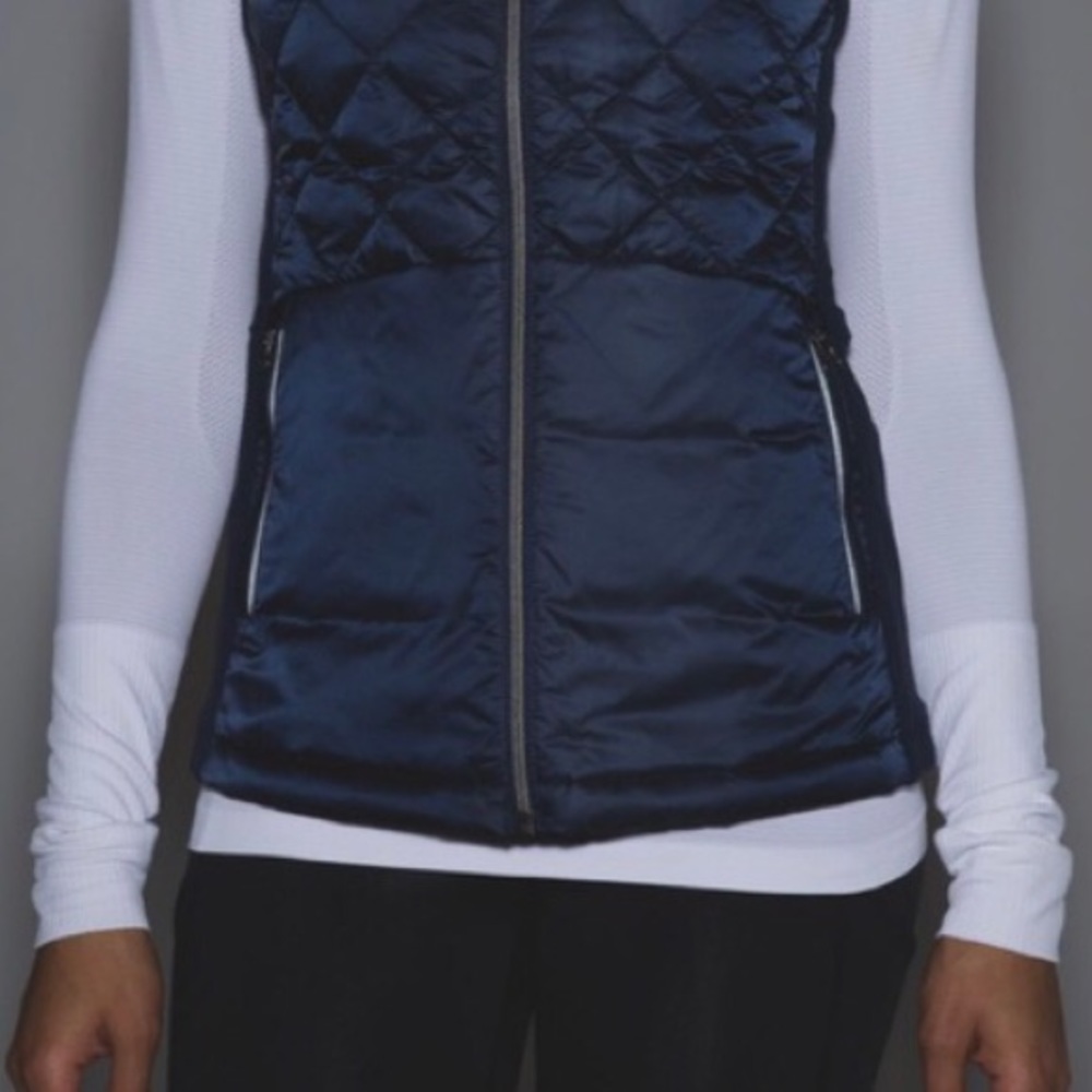 Lululemon Down for a Run Vest (Navy Blue- Size 4)